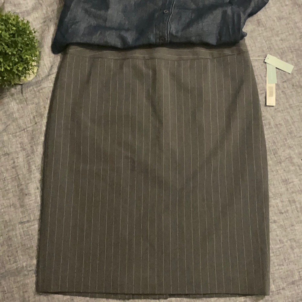 Apt 9 charcoal gray pinstripe stretch pencil skirt